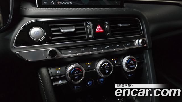 Genesis G70 Gasoline 2.0T 2WD 2022 — фото 18