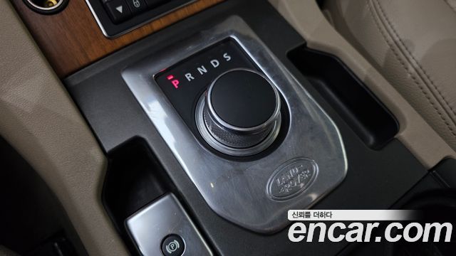 Land Rover Discovery 4 3.0 SDV6 SE 2015 — фото 9