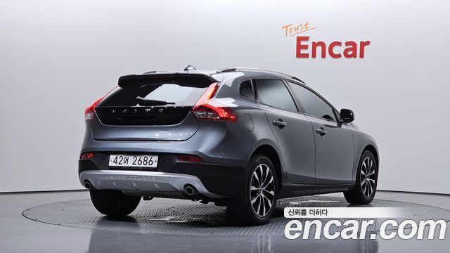 Volvo V40 Cross Country D3 2019 — фото 2