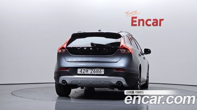 Volvo V40 Cross Country D3 2019 — фото 4