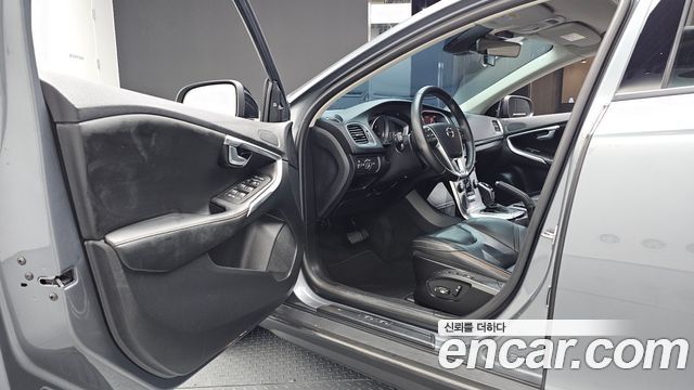 Volvo V40 Cross Country D3 2019 — фото 10