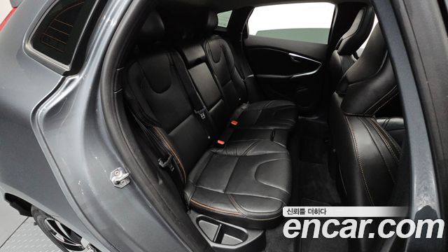 Volvo V40 Cross Country D3 2019 — фото 11