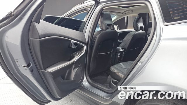 Volvo V40 Cross Country D3 2019 — фото 12
