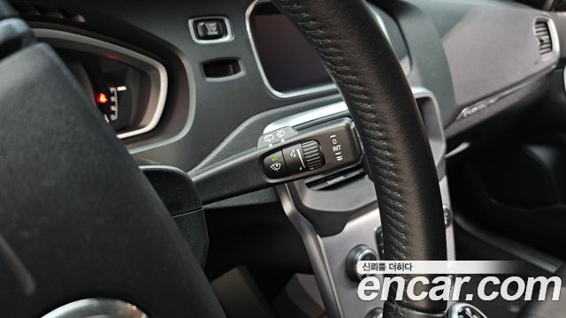 Volvo V40 Cross Country D3 2019 — фото 19