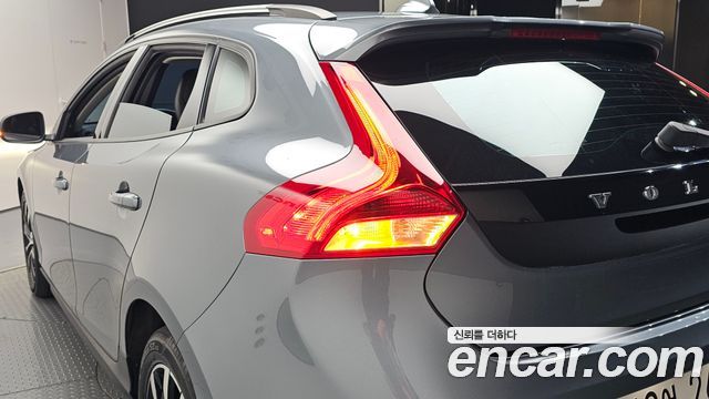Volvo V40 Cross Country D3 2019 — фото 23