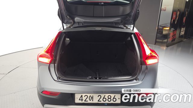 Volvo V40 Cross Country D3 2019 — фото 30