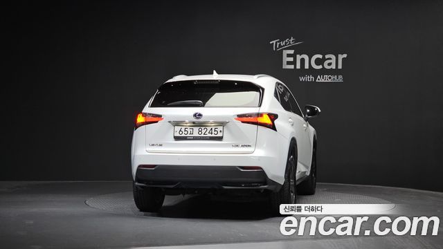 Lexus NX300h Executive 2015 — фото 4