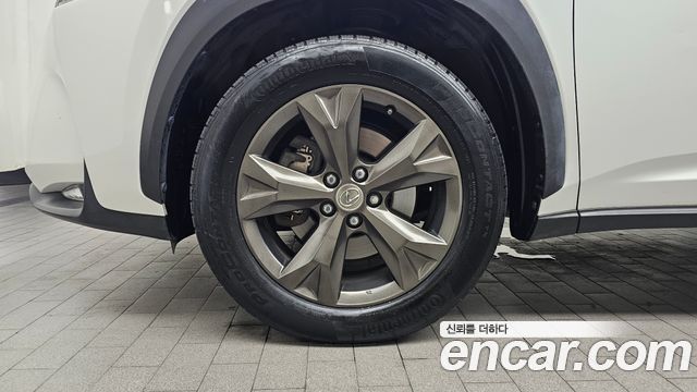 Lexus NX300h Executive 2015 — фото 5