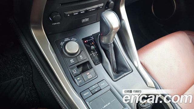 Lexus NX300h Executive 2015 — фото 9