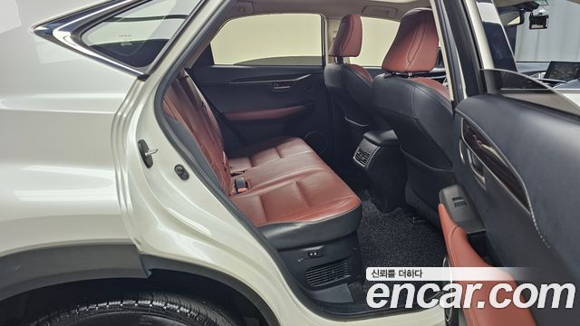 Lexus NX300h Executive 2015 — фото 11