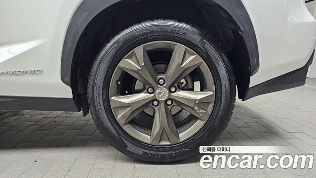 Lexus NX300h Executive 2015 — фото 21