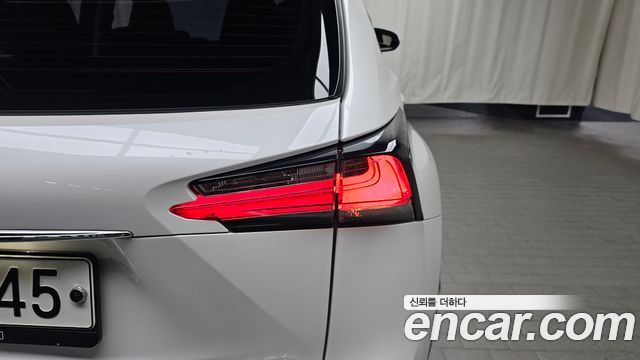 Lexus NX300h Executive 2015 — фото 23