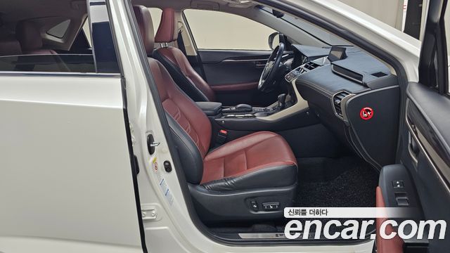 Lexus NX300h Executive 2015 — фото 26