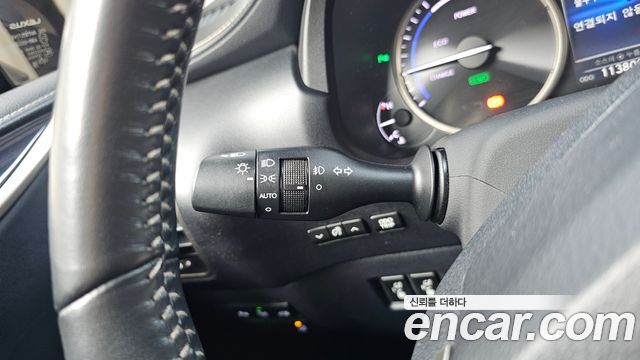 Lexus NX300h Executive 2015 — фото 28