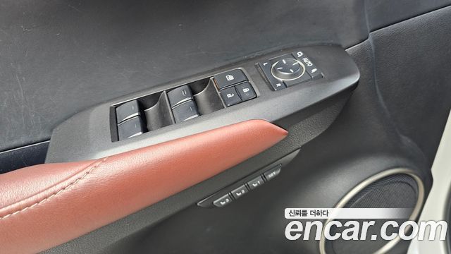 Lexus NX300h Executive 2015 — фото 30