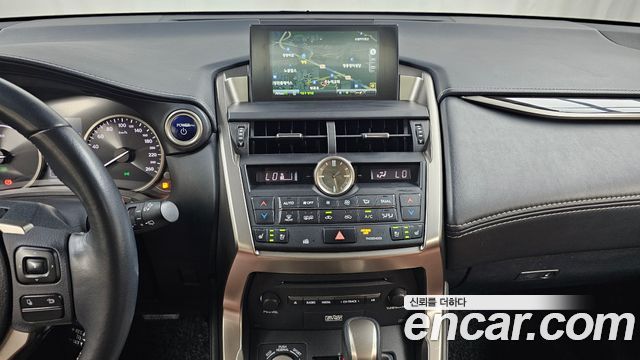 Lexus NX300h Executive 2015 — фото 31