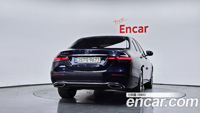 Mercedes-Benz E-Class (W213) E300e 4MATIC Exclusive 2022 — фото 4
