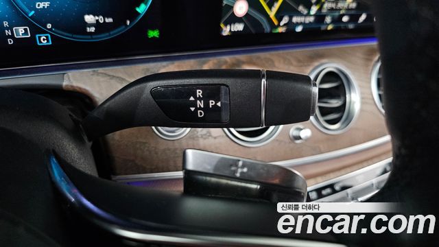 Mercedes-Benz E-Class (W213) E300e 4MATIC Exclusive 2022 — фото 9