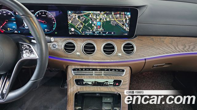 Mercedes-Benz E-Class (W213) E300e 4MATIC Exclusive 2022 — фото 12