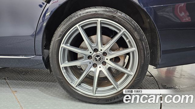 Mercedes-Benz E-Class (W213) E300e 4MATIC Exclusive 2022 — фото 21