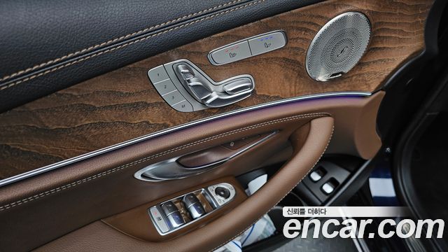 Mercedes-Benz E-Class (W213) E300e 4MATIC Exclusive 2022 — фото 29