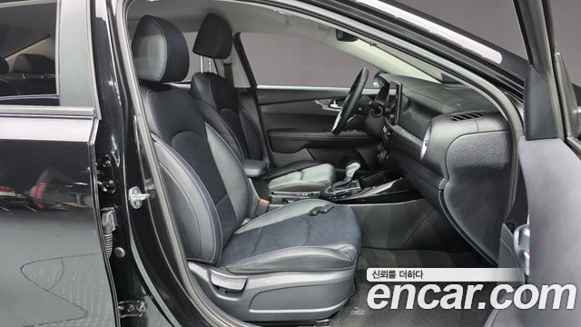 Kia K3 (II) 1.6 Prestige 2023 — фото 32