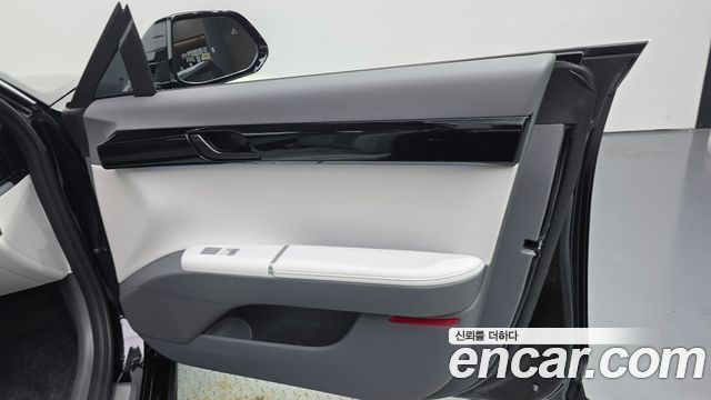Hyundai Grandeur (GN7) 2,5 Gasoline 2WD Premium 2023 — фото 25