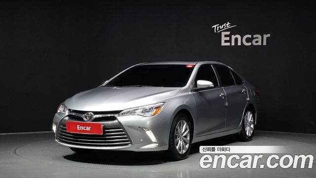 Toyota Camry 2.5 XLE 2016 — фото 1