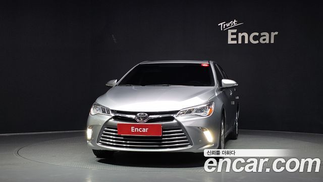 Toyota Camry 2.5 XLE 2016 — фото 3