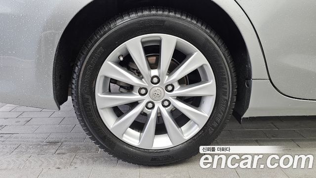 Toyota Camry 2.5 XLE 2016 — фото 5