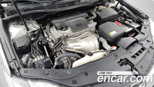 Toyota Camry 2.5 XLE 2016 — фото 6
