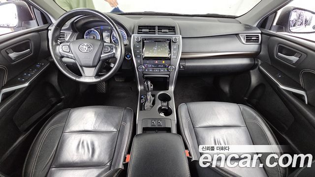 Toyota Camry 2.5 XLE 2016 — фото 7