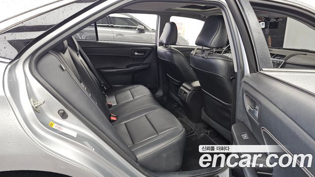 Toyota Camry 2.5 XLE 2016 — фото 12