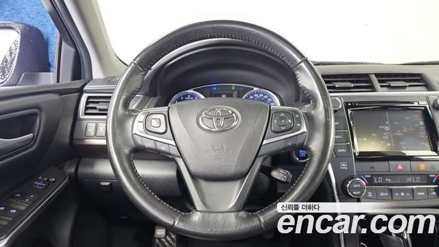 Toyota Camry 2.5 XLE 2016 — фото 13