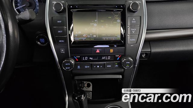 Toyota Camry 2.5 XLE 2016 — фото 14