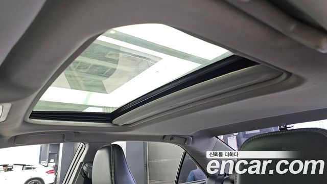 Toyota Camry 2.5 XLE 2016 — фото 18