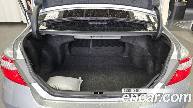Toyota Camry 2.5 XLE 2016 — фото 20