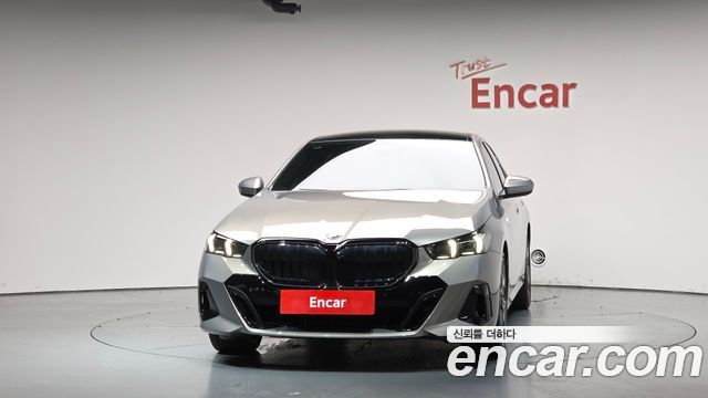 BMW 5 Series (G60) 550e xDrive M Sport Pro 2025 — фото 3