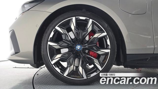 BMW 5 Series (G60) 550e xDrive M Sport Pro 2025 — фото 5
