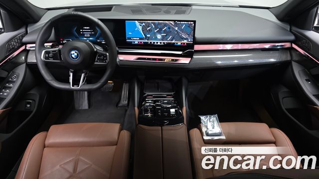 BMW 5 Series (G60) 550e xDrive M Sport Pro 2025 — фото 7