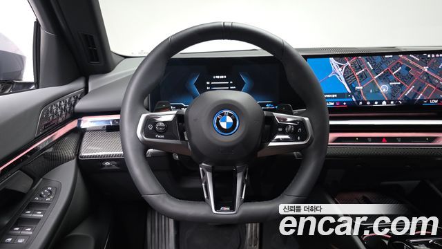 BMW 5 Series (G60) 550e xDrive M Sport Pro 2025 — фото 12