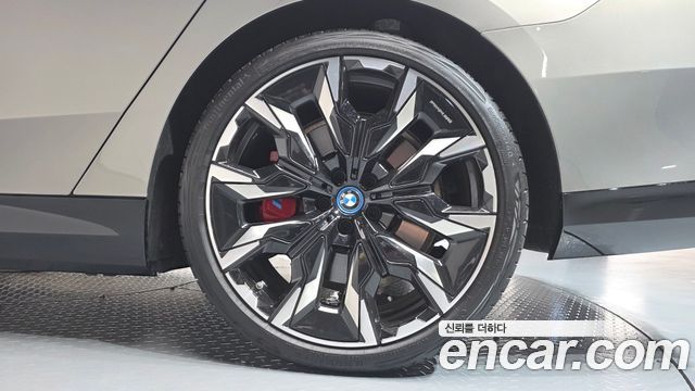 BMW 5 Series (G60) 550e xDrive M Sport Pro 2025 — фото 21