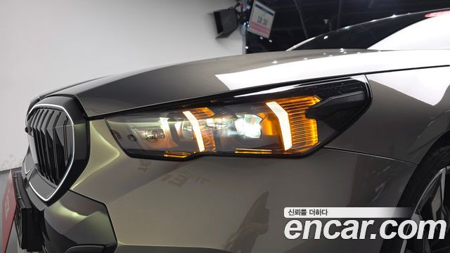 BMW 5 Series (G60) 550e xDrive M Sport Pro 2025 — фото 22