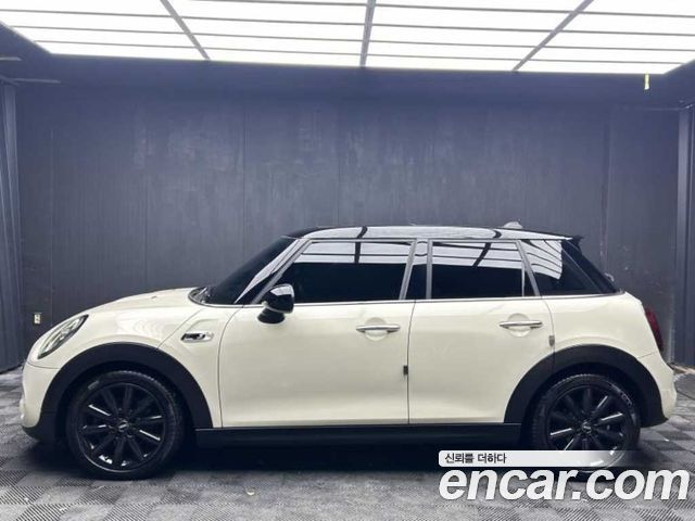MINI Cooper S 5Door Standard 3rd 2019 — фото 3
