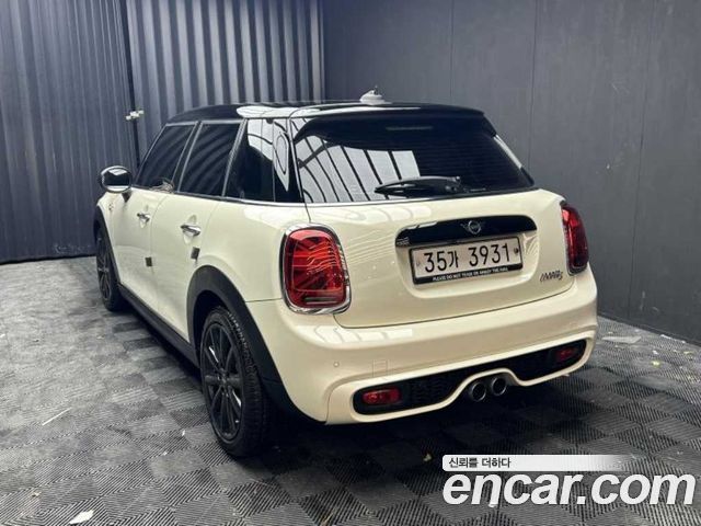 MINI Cooper S 5Door Standard 3rd 2019 — фото 4