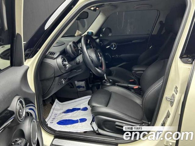 MINI Cooper S 5Door Standard 3rd 2019 — фото 7
