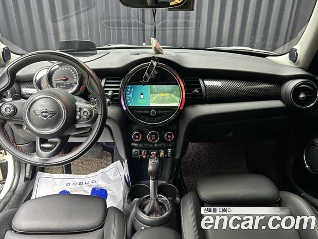 MINI Cooper S 5Door Standard 3rd 2019 — фото 8