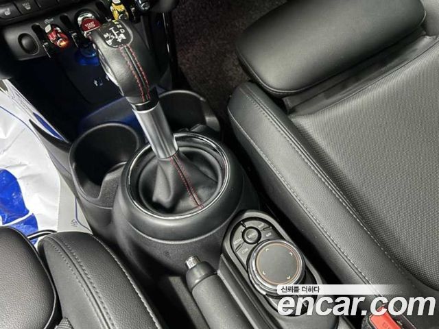 MINI Cooper S 5Door Standard 3rd 2019 — фото 15
