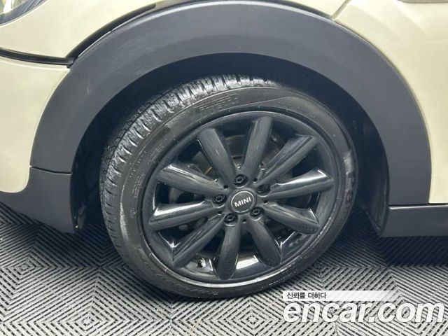 MINI Cooper S 5Door Standard 3rd 2019 — фото 21