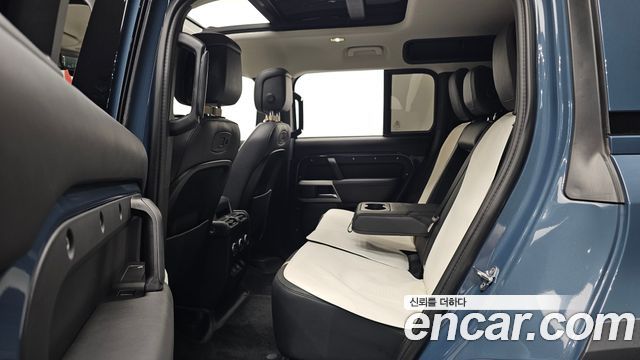 Land Rover Defender (L663) 110 D300 HSE 2022 — фото 12